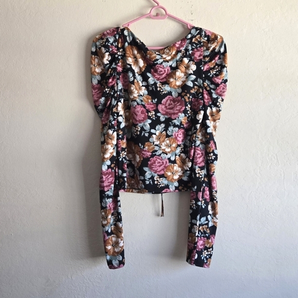 Forever 21 Long Sleeve Ruffle Shoulder Floral Top Size Large - Picture 5 of 9